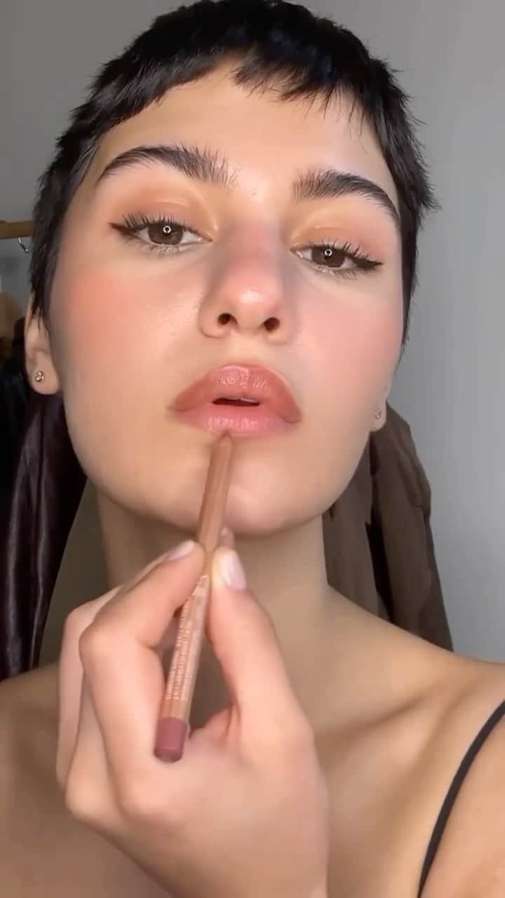 Kylie Cosmeticsのインスタグラム：「loving this natural glam on @senseofmotions ⁠ using power plush concealer, always in szn matte liquid shadow, liquid kyliner and our new precision pout lip liner in shade comes naturally 🤍」