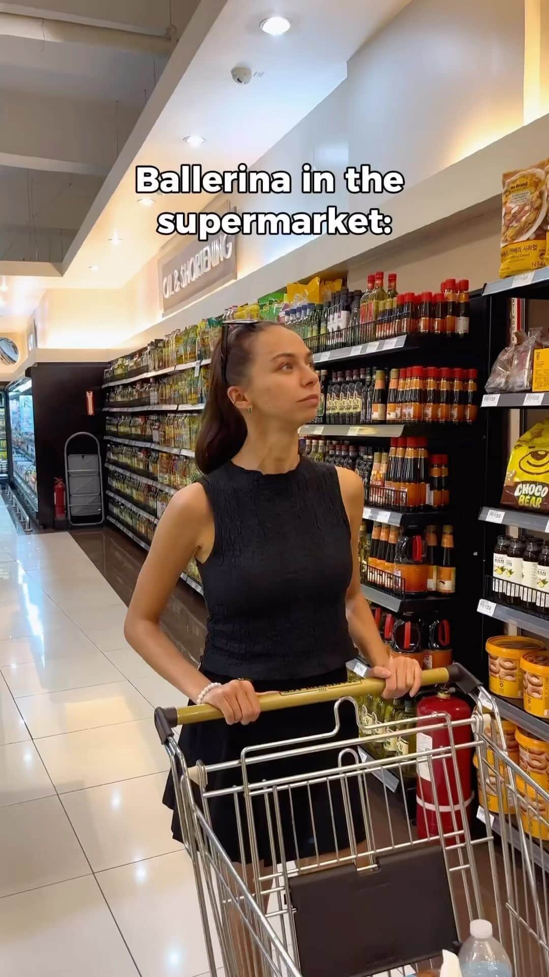 のインスタグラム：「Every dancer when they hear familiar music 😂 @olgaballetips   #olgamikhailova #worldwideballet 🤍✨🫶🏻」