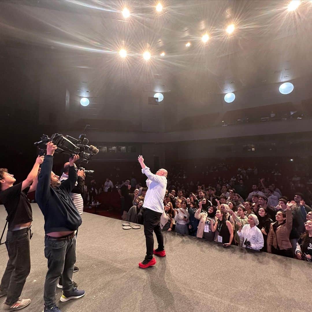  WATANABETAKAYOSHIさんのインスタグラム写真 - ( WATANABETAKAYOSHIInstagram)「I was invited to Gastromasa in Turkey! Turkey is a wonderful country both culturally and historically! This presentation was also really exciting!  Teşekkürler  #tasty#dozo#sushibae」11月6日 6時30分 - teruzushi