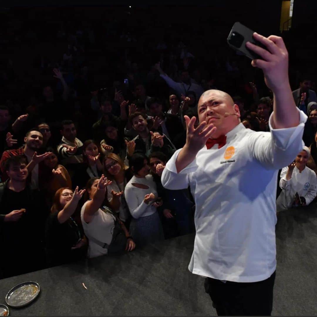  WATANABETAKAYOSHIさんのインスタグラム写真 - ( WATANABETAKAYOSHIInstagram)「I was invited to Gastromasa in Turkey! Turkey is a wonderful country both culturally and historically! This presentation was also really exciting!  Teşekkürler  #tasty#dozo#sushibae」11月6日 6時30分 - teruzushi