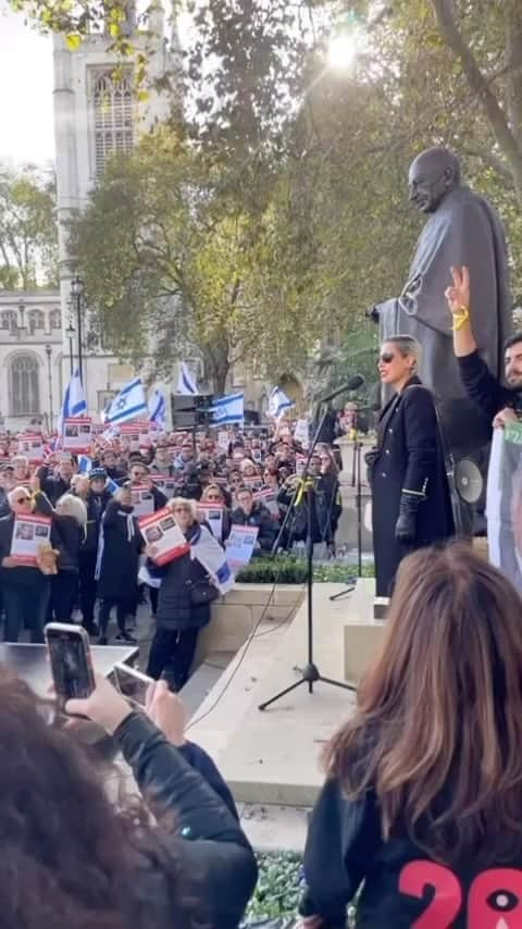 ジェシカ・サインフェルドのインスタグラム：「@lily_moo 👏🎯   “WOMEN. LIFE. FREEDOM.”   The very brave, brilliant British-Iranian human rights activist,  Elaheh Djamali @lily_moo delivered an incredible speech reminding the world that the anti-Israel movement is not only antisemitic but anti-feminist. Hamas and the Islamic Republic champion the same principles that threaten ALL basic human rights. Hamas’ attack against humanity reminds us that terror is not confined by borders. #StandAgainstTerror #StopTheHate #womanlifefreedom」