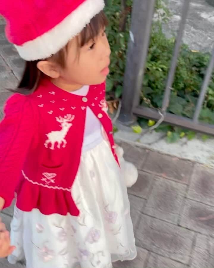 いわさきふきこ のインスタグラム：「フェスタルーチェin和歌山マリーナシティ【動画編】  点灯式には、公式アンバサダーの山之内すずちゃんがサプライズ登場！  その後、安田大サーカスHIRO君によるテレビ中継も行われました。  可愛くて気さくな、山之内すずちゃんにみんなメロメロ🥰  来年2月12日まで開催ですので、是非訪れてみてくださいね。  #フェスタルーチェ #festaluce #ライトパレード #イルミネーション #関西イルミネーション #和歌山観光」