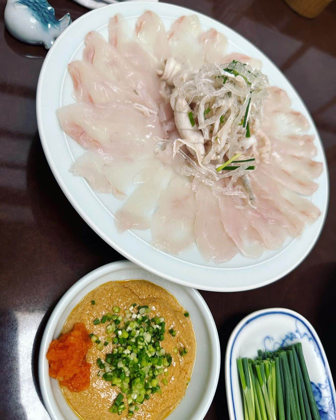 片桐衣理さんのインスタグラム写真 - (片桐衣理Instagram)「今年初の味満んさん❤️ #河豚 #味満ん #クリスタルと #ひれ酒写真撮り忘れ💦 #白子焼きはもう少し先」11月6日 7時05分 - dr._eri