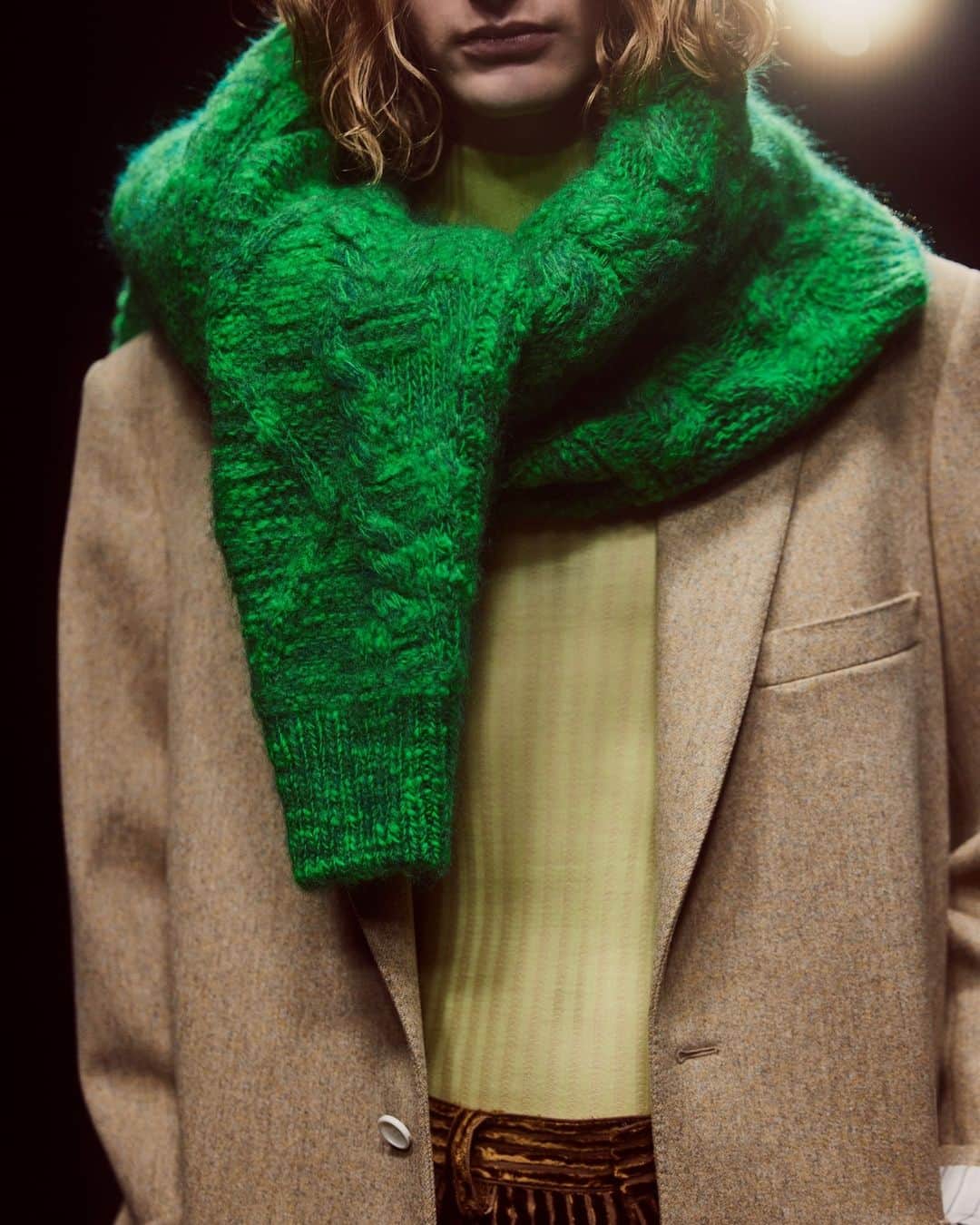 ビューティフルピープルさんのインスタグラム写真 - (ビューティフルピープルInstagram)「Fall/Winter 2023 Collection⁠ Side-C Vol.10 "OMAMAGOTO"⁠ Final drops arrive on Friday 3 November. ⁠ ⁠ ⁠ ◻︎⁠broccoli alan knitting pullover ◻︎⁠double-end broccoli alan scarf pullover 頭身の子供服から着想を得たシルエットのクルーネックプルオーバーニット。アラン柄をブロッコリーの独特な凹凸感に落とし込んだオリジナリティある柄行きと目面が特徴です。コシとボリューム感のあるモヘア素材の特徴と、柄癖の出にくいナチュラルなスラブ形状のウールの特徴を活かしてボリューム感あるニットに。 クロップド丈プルオーバーは、袖を通さずに着用することで、ボリュームあるマフラーとしても着用が可能です。  ⁠ ___⁠ ⁠ 【beautiful people 直営店舗⁠】⁠⁠⁠⁠ ⁠ ■Online store⁠ www.beautiful-people.jp⁠ ⁠ ■Global Online store⁠ www.beautiful-people-creations-tokyo.com⁠ ⁠ ■ 青山店⁠⁠⁠⁠ 東京都港区南青山3-16-6⁠⁠⁠⁠ ⁠⁠⁠⁠ ■ 新宿伊勢丹店⁠ 伊勢丹新宿店本館2階　⁠⁠⁠⁠TOKYOクローゼット/リ・スタイルTOKYO⁠⁠⁠⁠ ⁠⁠⁠⁠ ■ 渋谷PARCO店⁠ 渋谷パルコ2階⁠ ⁠ ■ ジェイアール名古屋タカシマヤ店⁠ ジェイアール名古屋タカシマヤ4階　モード＆トレンド「スタイル＆エディット」⁠⁠⁠⁠ ⁠⁠⁠⁠ ■⁠阪急うめだ店⁠ 阪急うめだ本店3階　モード⁠⁠⁠⁠ ⁠ ___⁠ ⁠ #beautifulpeople⁠⁠⁠ #ビューティフルピープル⁠⁠⁠ #knit #knitdesign #knitfashion #ootd #ブロッコリー #カリフラワー」11月6日 7時00分 - beautifulpeople_officialsite