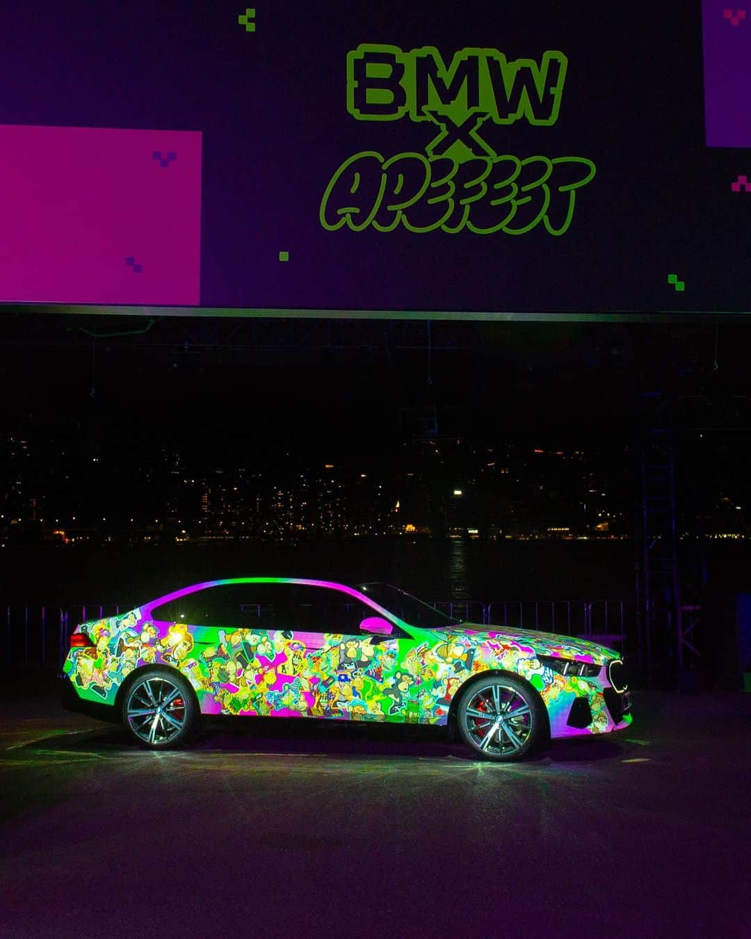 BMWさんのインスタグラム写真 - (BMWInstagram)「The BMW i5 got the Ape treatment this weekend, as the @boredapeyachtclub community gathered in Hong Kong for this year's #ApeFest. Together they built its unique digital wrap.  THE NEW BMW i5. 100% electric. #THENEWi5 #THEi5 #BMW #BMWi #BMWElectric #ApeFest2023 #ApeFestHK  __ BMW i5 M60 xDrive Sedan: Combined power consumption: 21.2–18.2 kWh/100 km. Combined CO2 emissions: 0 g/km. Electric range: 439–516 kilometers. All data according to WLTP. Further info: www.bmw.com/disclaimer」11月6日 7時00分 - bmw