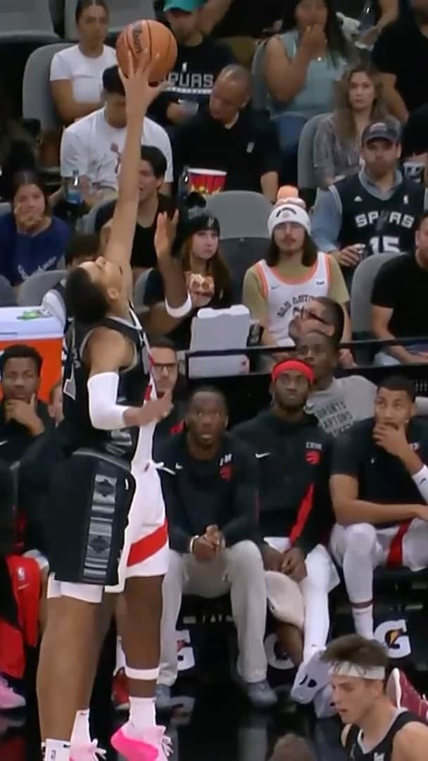NBAのインスタグラム：「No shots are safe! 🚫」