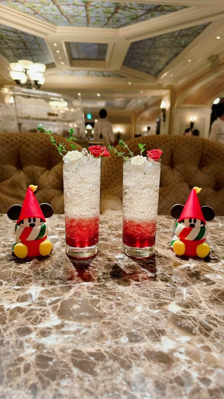 のインスタグラム：「Bellavista Lounge "Disney Christmas" Special Dinner scarlet christmas 月替わりのティラミスはほうじ茶🍵 #ベッラヴィスタラウンジ」