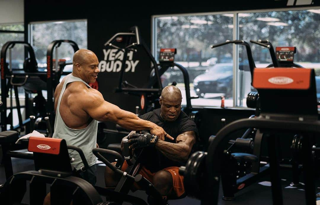 Phil Heathさんのインスタグラム写真 - (Phil HeathInstagram)「15 Olympia Titles 🏆 It’s always great getting together with my boy @philheath!! This was our first time ever training together but I’m for sure it won’t be our last…video of our back and bicep workout in the @panattaofficial gym dropping real soon on my YouTube channel…YEAH BUDDY 📸: @yourfriendcurtis」11月6日 7時11分 - philheath