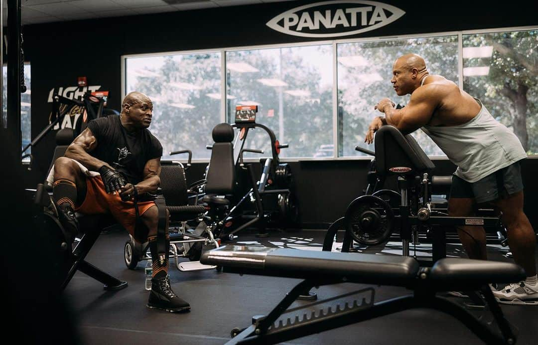 Phil Heathさんのインスタグラム写真 - (Phil HeathInstagram)「15 Olympia Titles 🏆 It’s always great getting together with my boy @philheath!! This was our first time ever training together but I’m for sure it won’t be our last…video of our back and bicep workout in the @panattaofficial gym dropping real soon on my YouTube channel…YEAH BUDDY 📸: @yourfriendcurtis」11月6日 7時11分 - philheath