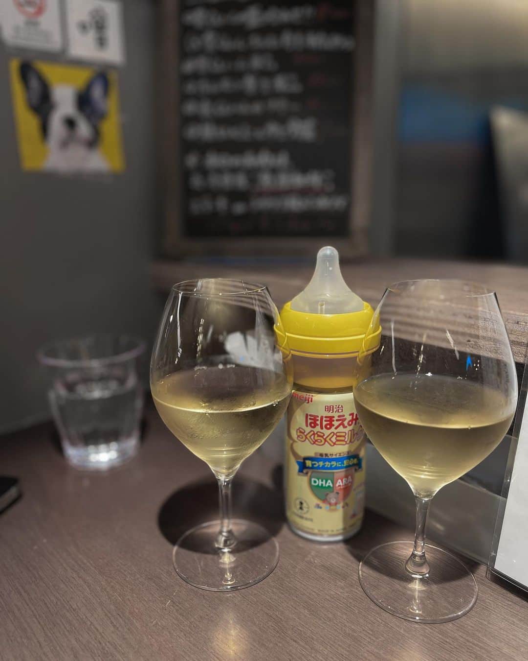 高橋美咲のインスタグラム：「. 🍷🍼🍷 穏やかだけど、風邪気味な3連休でした😌🌱 . . #風邪はお酒で治す  #風邪はサウナでも治す #育児の合間に  #お酒は必須」