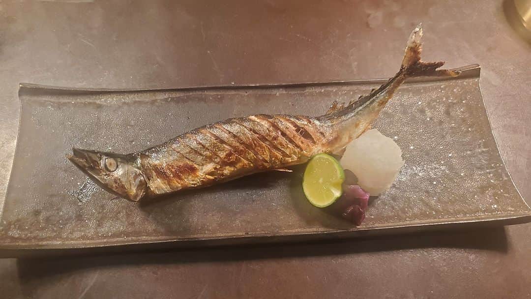 別所哲也のインスタグラム：「やっぱ！秋刀魚！  秋　深まる？  なんか、まだ、半袖着てる。。」
