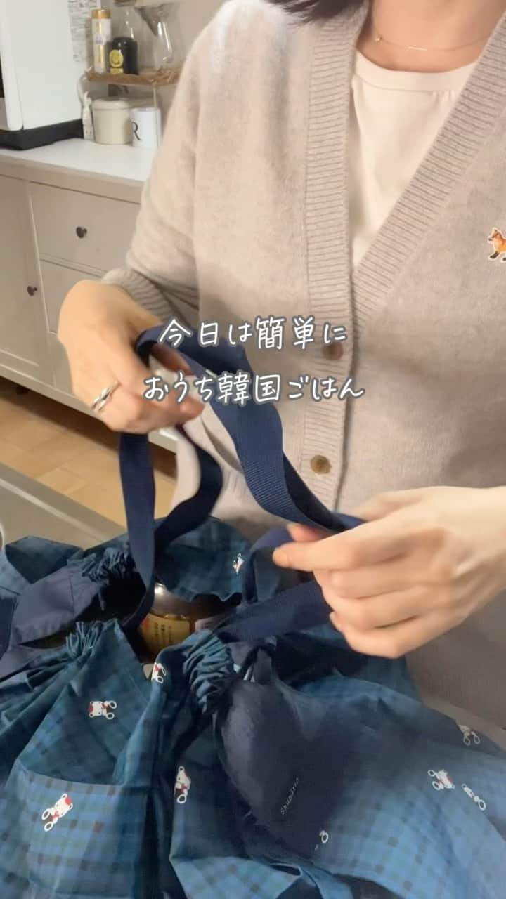 Maiko Shibataのインスタグラム：「ご飯作るのめんどくさーな時も カルディ様のおかげで 美味しい韓国料理が食べれる🤤  作った？のエビに豚バラ巻いただけ笑  子供も喜ぶし 美味しいし 楽しいから💯  #カルディ#韓国料理#推し活#おうち韓国ごはん #おうち韓国料理」