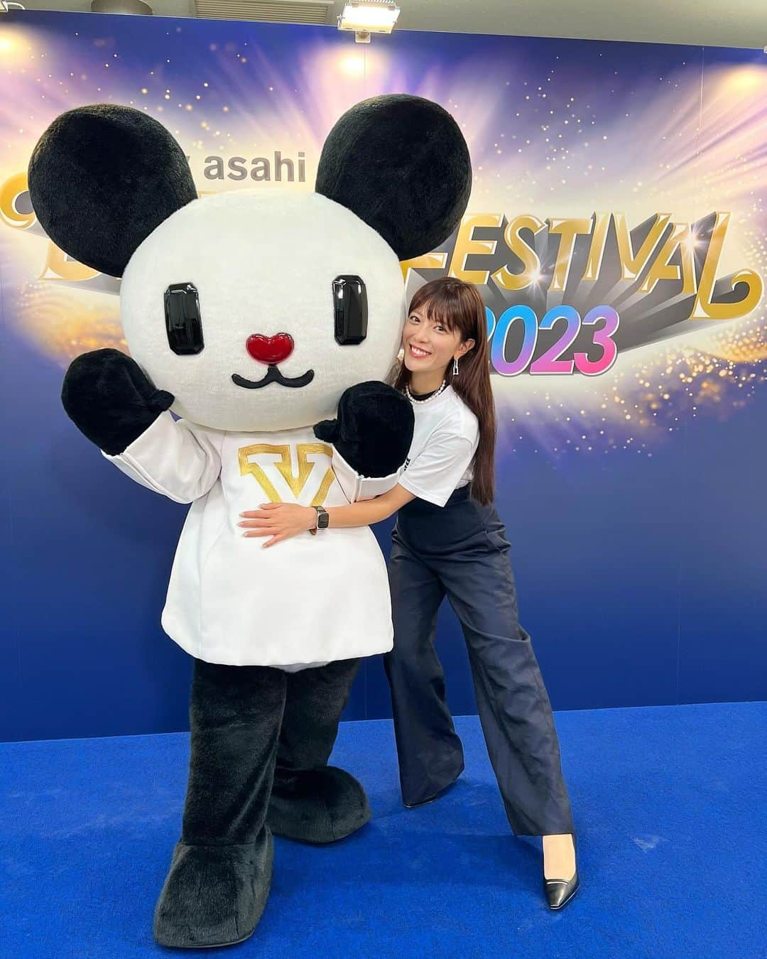 三谷紬のインスタグラム：「🐼🩷 テレビ朝日ドリームフェスティバル最終日！ 今日はPerfumeフェスということで、 Perfumeの皆さんと縁のあるアーティストさんが たくさんいらして Perfume愛に溢れた公演でした。 すっごくハートフルな気持ちになりました♡ アーティストの皆さん、ありがとうございました。 お疲れ様でした😊 今日の幸せを明日の活力に！ 明日からも皆さん頑張りましょう👻 * #ドリームフェスティバル#ドリフェス#dreamfestival#dream#festival#fes#ゴーちゃん#Perfume#Perfumefes#パフューム#2023#活力#テレビ朝日#アナウンサー#三谷紬」