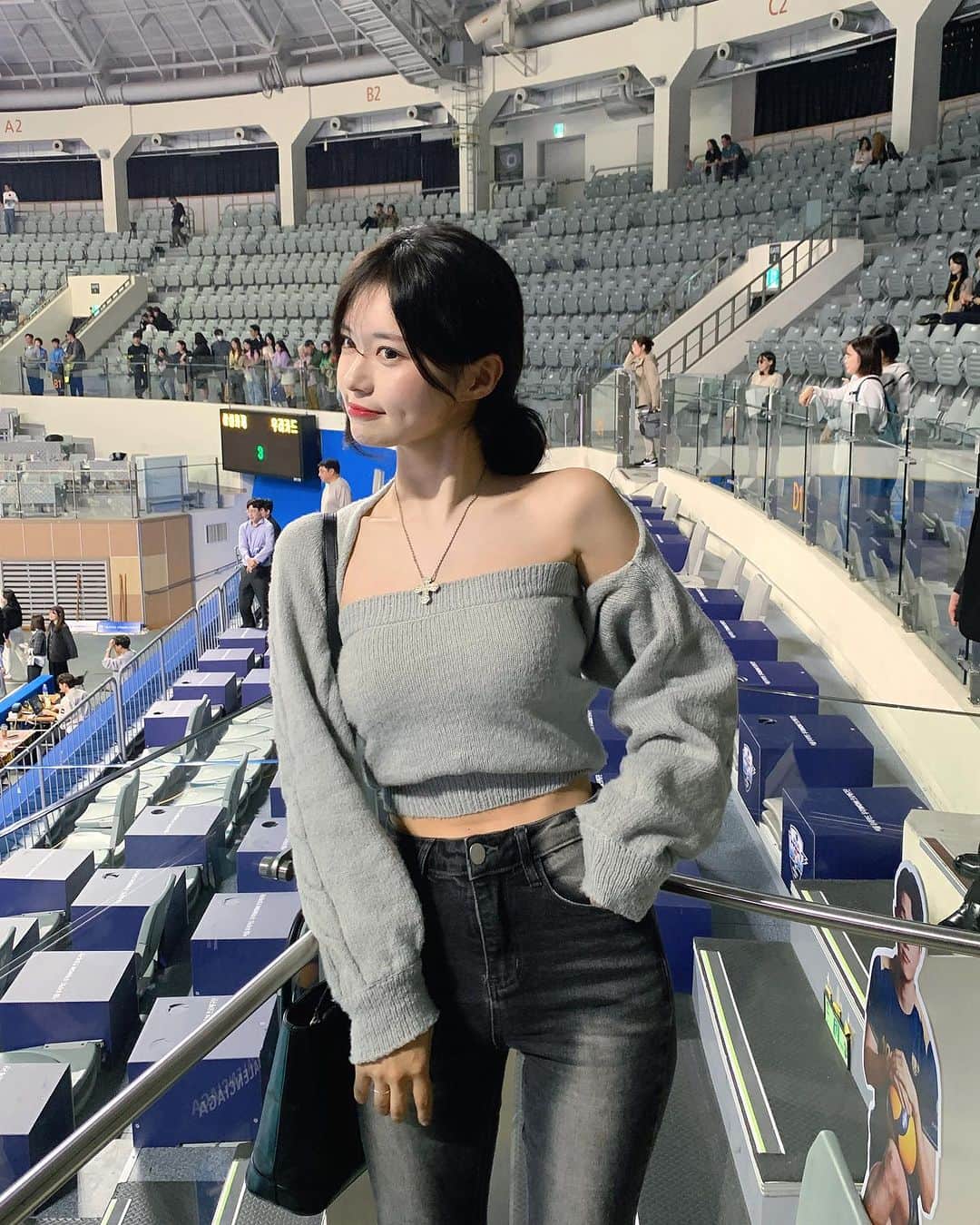 ノ・ジョンファさんのインスタグラム写真 - (ノ・ジョンファInstagram)「배구 처음 보러갔는데 이겼다 승요임 나 ..😇💙」11月5日 22時19分 - ro.junghwa