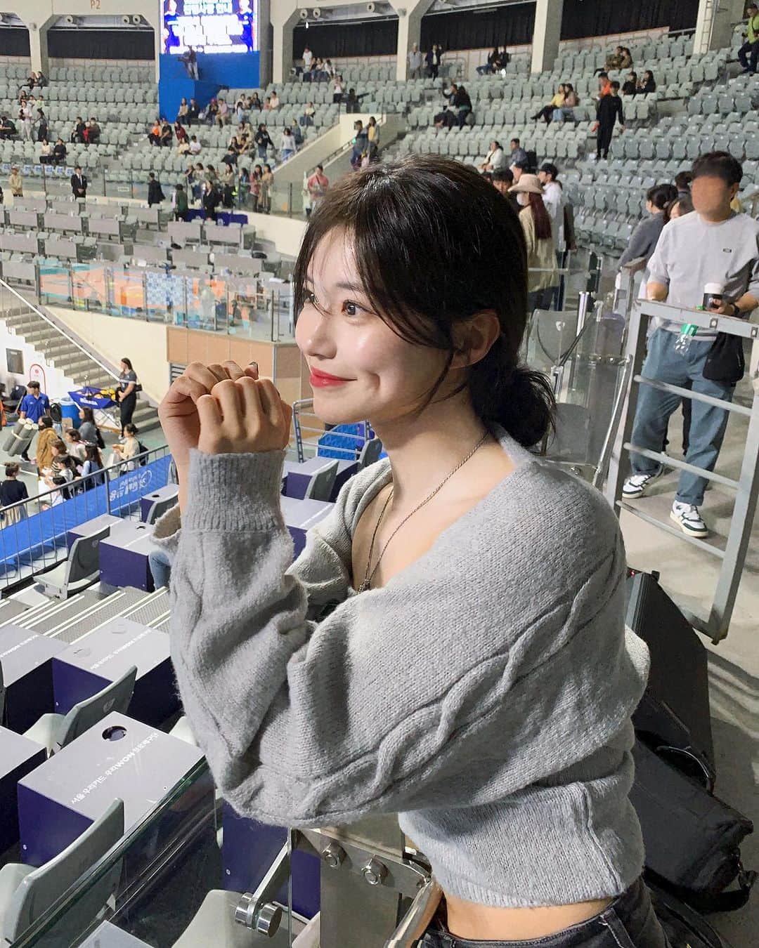 ノ・ジョンファさんのインスタグラム写真 - (ノ・ジョンファInstagram)「배구 처음 보러갔는데 이겼다 승요임 나 ..😇💙」11月5日 22時19分 - ro.junghwa