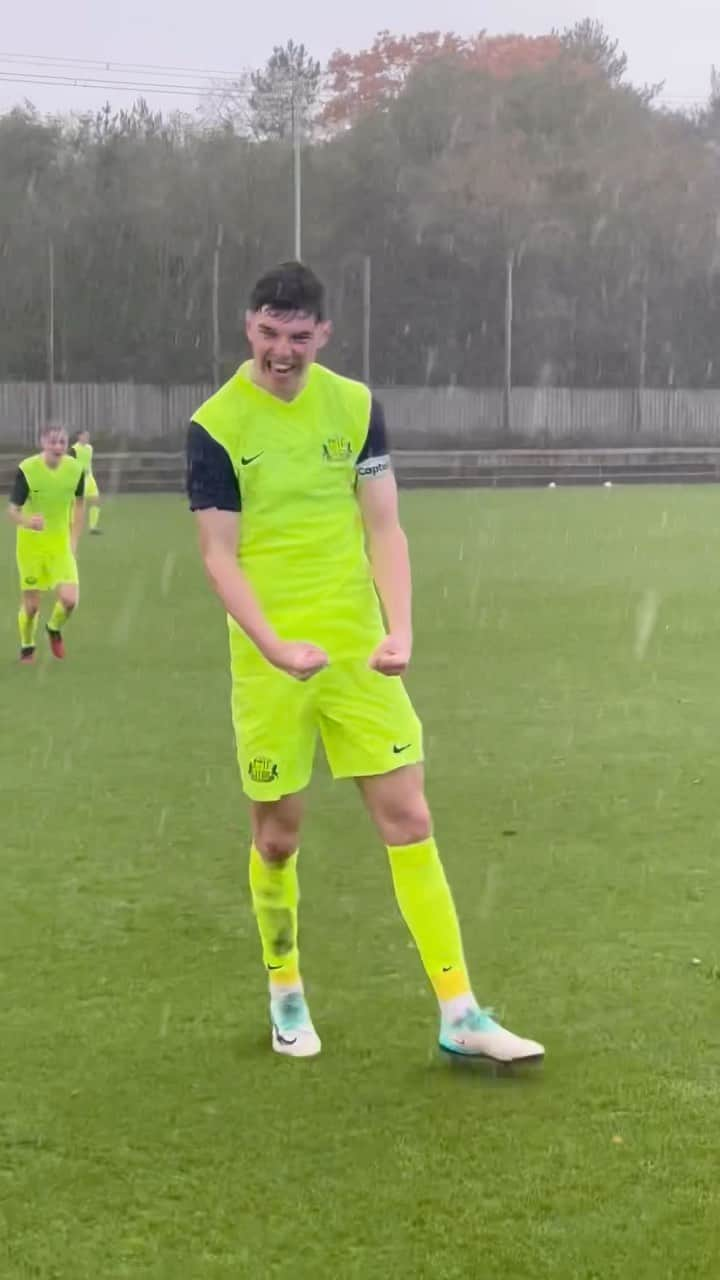 サンダーランドAFCのインスタグラム：「☔️ Late scenes in the rain!  #SAFC U21s came from behind to beat Southampton 2-1 with Ellis Taylor’s delivery helping the Lads clinch a late winner ✊」