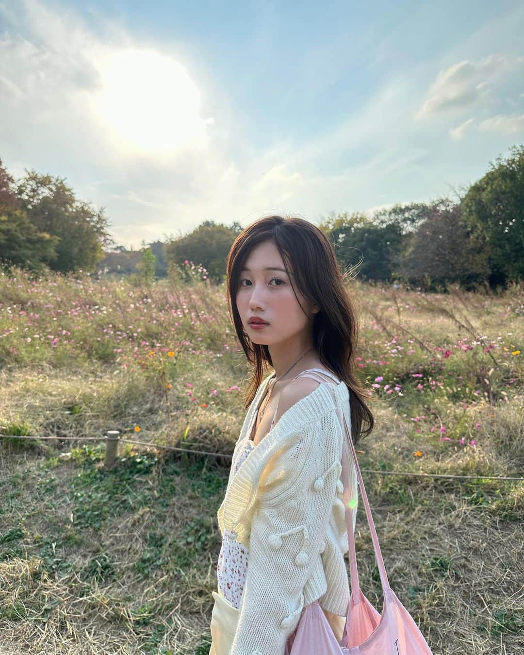 のインスタグラム：「𝘵𝘩𝘪𝘴 𝘵𝘪𝘮𝘦🦢🌾 ⁡  #nonfilter」