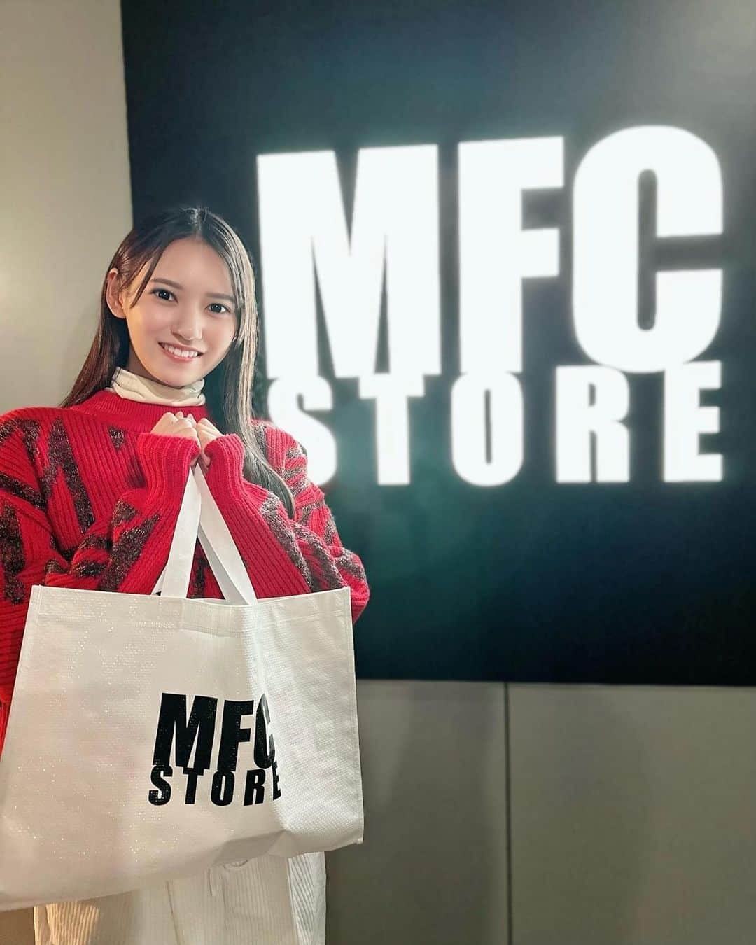 八掛うみのインスタグラム：「. MFC STORE OSAKA プレアパPOP UP お越しいただきありがとうございました❤️  秋冬のお洋服沢山着てください🍁❄️」