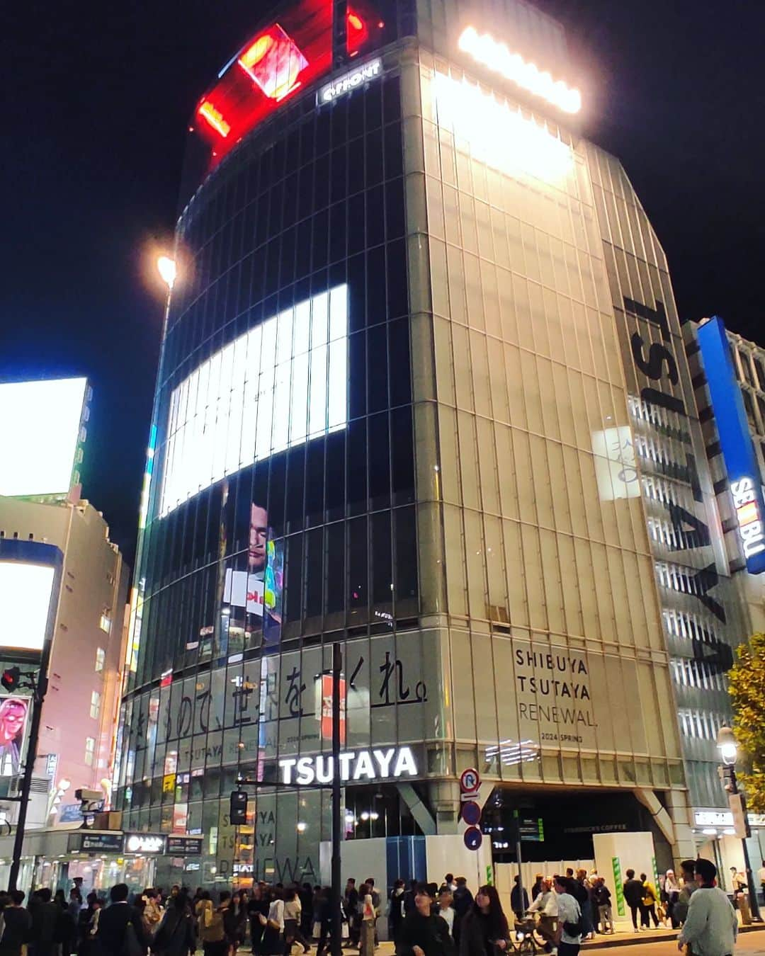 越中睦士さんのインスタグラム写真 - (越中睦士Instagram)「渋谷TSUTAYA 大変お世話になりました🙏  #TSUTAYA #渋谷」11月5日 22時28分 - makotokoshinaka