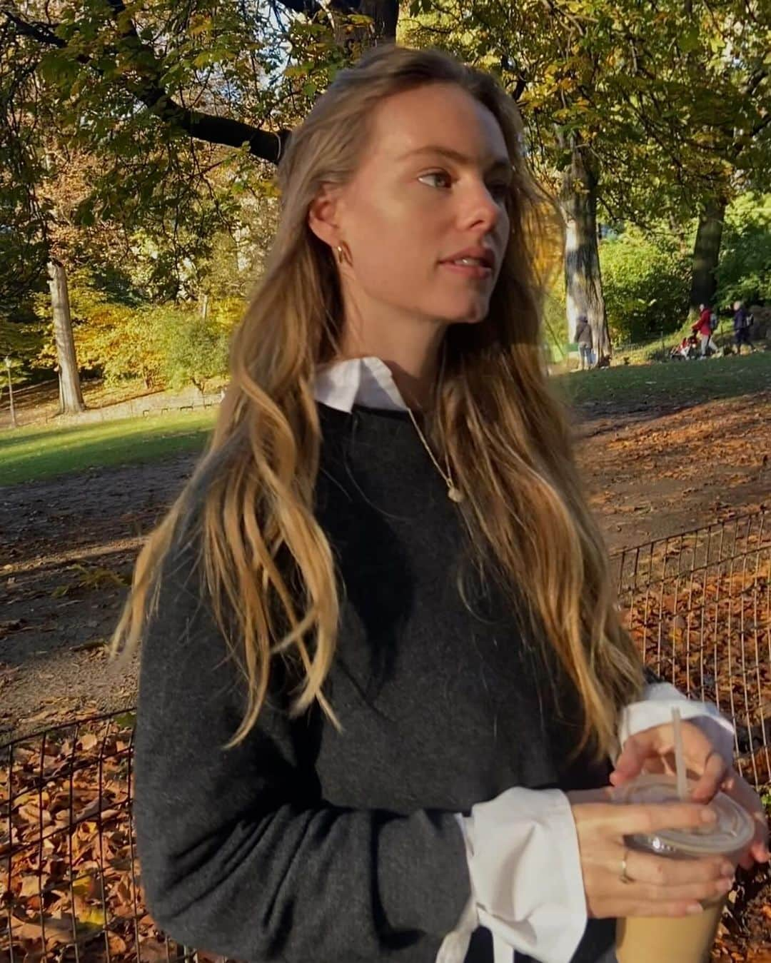 Annabel Smitさんのインスタグラム写真 - (Annabel SmitInstagram)「🍂 + coffee + friends + sunshine = 🤎🤎🤎🤎」11月5日 22時28分 - annabelsmitt