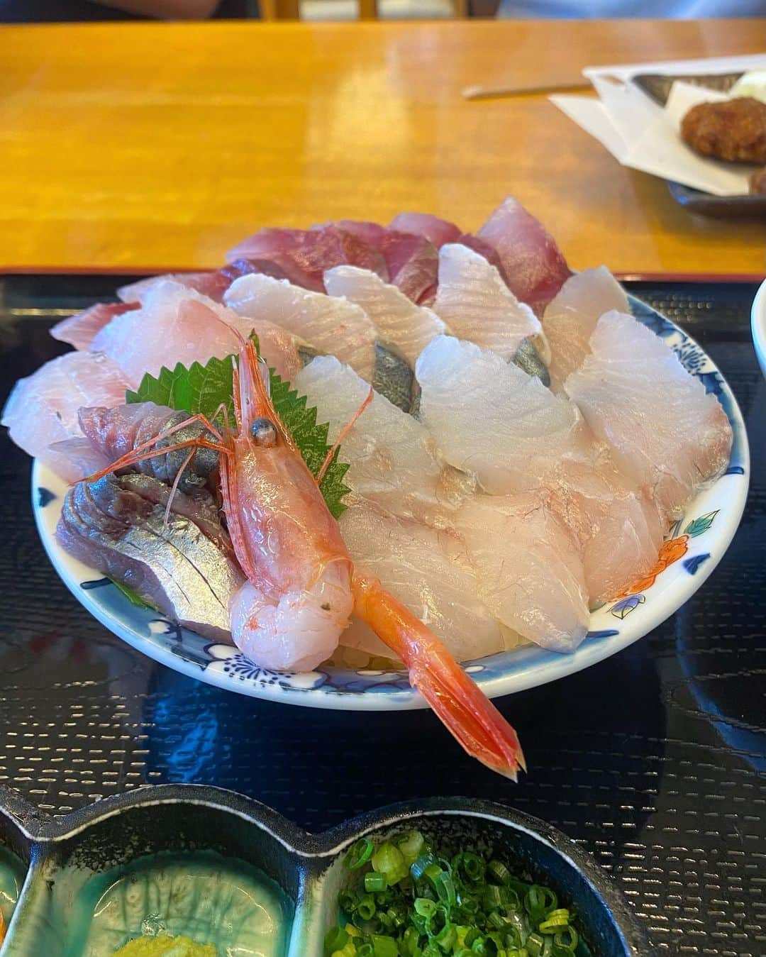 奥田紗都さんのインスタグラム写真 - (奥田紗都Instagram)「. ずっと海鮮大好きなんだけど最近特に好きすぎて 食べ過ぎてるんだよな〜🐟 ⁡ ⁡ 休日に美味しいもの食べることに小さな幸せを感じてる☺︎ ⁡ ⁡ ⁡ ⁡ ⁡ ⁡ #居酒屋グルメ #海鮮居酒屋」11月5日 22時36分 - osato720