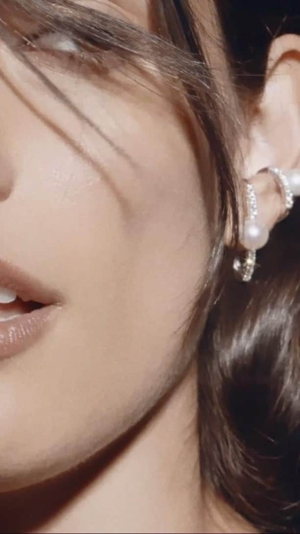 M I Z U K Iのインスタグラム：「Coming Soon 🖤  P R I V E COLLECTION at NEIMAN MARCUS BEVERLY HILLS  . . . #neimanmarcus  #beverlyhills  #mizuki  #mizukijewels #mizukijewelry #prive #modern #pearl #diamond #jewelry #jewellery #sneak #peek」