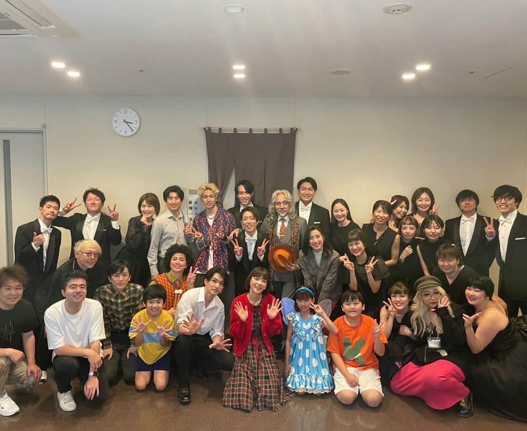 なだぎ武のインスタグラム：「オケの方も入り全員参加の記念撮影 皆様ありがとうございました！ #ミュージカルのだめカンタービレ」