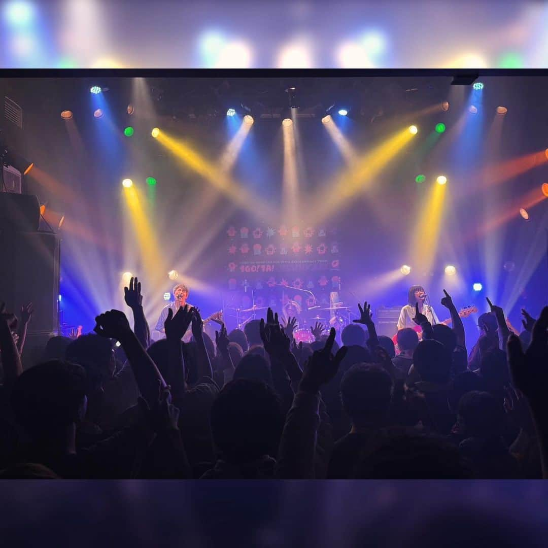 堀之内大介さんのインスタグラム写真 - (堀之内大介Instagram)「「夜の本気ダンス15th Anniversary TOUR～1GO! 1A! O-BAN-DOSS～」水戸LIGHT HOUSE公演とっても楽しかったです🙇‍♂️✨夜ダンめちゃくちゃ良いバンド😭👍ライブは勿論、MCでも愛感じてグッときちゃいました‼️お客さんもすげぇあったかかったし‼こんなアニバーサリーのタイミングで呼んでもらえて本当に嬉しいなぁ‼️️明後日のさいたま公演も超楽しみです😆🔥  あと個人的に水戸で行ってみたかったカードショップランスにもリハ前に行けて良かったです🙆‍♂️笑  #baseballbear #夜の本気ダンス」11月5日 22時50分 - horinouchi_bbb