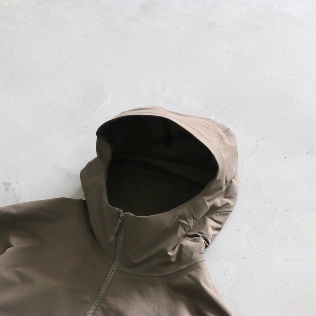 のインスタグラム：「_ ARC’TERYX VEILANCE / アークテリクス ヴェイランス “Isogon MX Jacket” ¥ 73,700- _ 〈online store / @digital_mountain〉 https://www.digital-mountain.net  _ 【オンラインストア#DigitalMountain へのご注文】 *24時間受付 *14時までのご注文で即日発送　 tel：084-973-8204 _ We can send your order overseas. Ordering procedure details can be found here. >>http://www.digital-mountain.net/html/page56.html  _ #veilance #ヴェイランス _ 実店舗：@wonder_mountain_ #WonderMountain  〒720-0033  広島県福山市船町2-23 JR 「#福山駅」より徒歩10分 #ワンダーマウンテン #japan #hiroshima #福山 #福山市 #尾道 #倉敷 #鞆の浦 WOMEN/GOODS： @hacbywondermountain _」