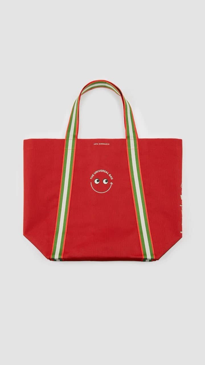 のインスタグラム：「We’re excited to reveal the @citysuperhk AIRSIDE Universal Bag will be able in store from 16th November.   We will be giving our community in Hong Kong the chance to get their hands on it first as we will be selling a limited number of bags in our Landmark and Lee Gardens stores on the 9th November. As always, first come, first served and one bag per customer.   More news about other Universal Bag launches coming very soon 👀❤️ #AnyaHindmarch」