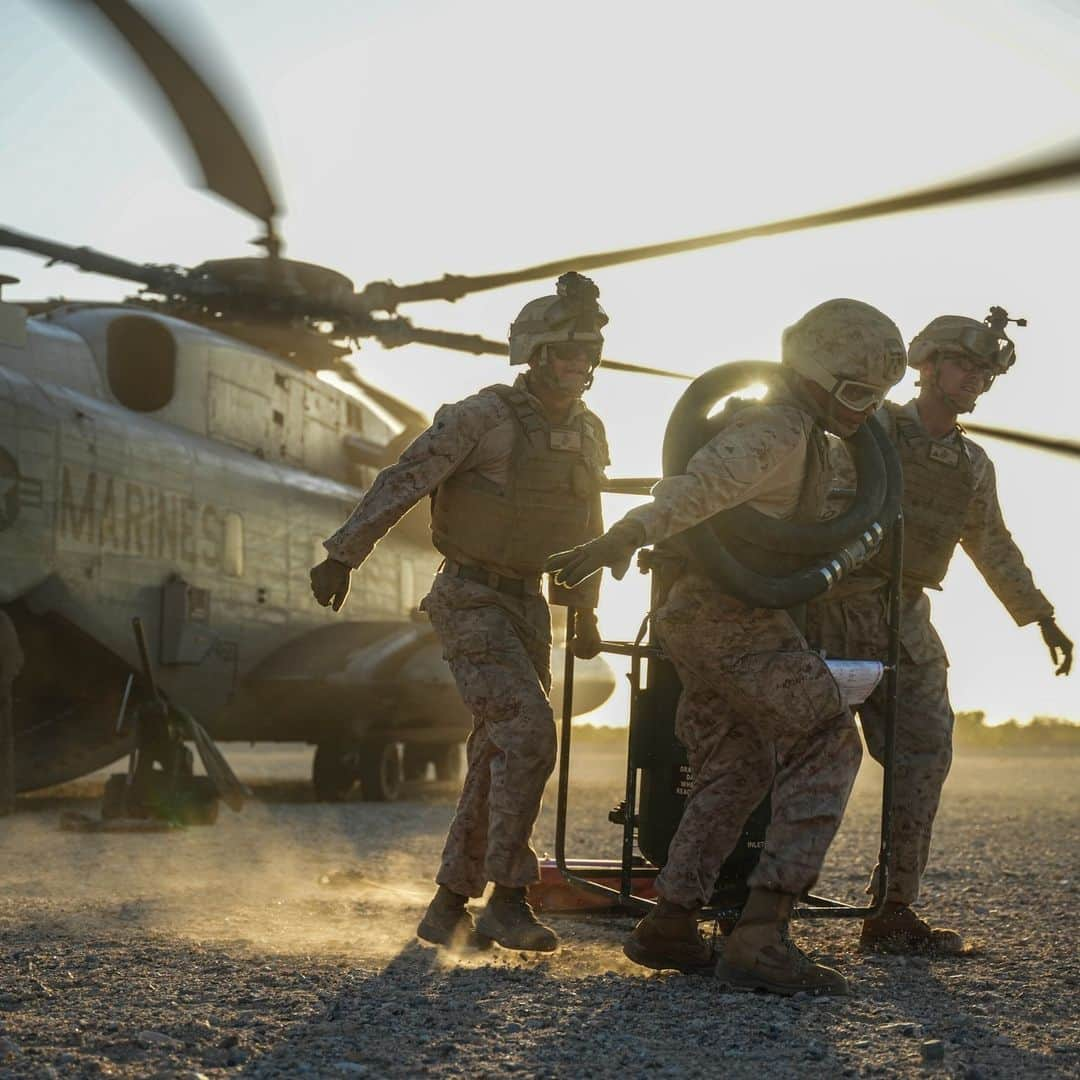 アメリカ海兵隊さんのインスタグラム写真 - (アメリカ海兵隊Instagram)「AST-4   📍  Urban Training Complex Yodaville, near Yuma, AZ (Oct. 24, 2023)  #Marines assigned to Marine Aviation Weapons and Tactics Squadron One conduct Assault Support Tactics (AST) 4, Weapons and Tactics Instructor (WTI) course 1-24.  AST-4 provides prospective weapons and tactics instructors the opportunity to plan, brief, and execute a night-long range battalion air assault to multiple objectives simultaneously in a medium-threat environment while conducting five of the six functions of Marine Aviation.   📷 (U.S. Marine Corps photo by Lance Cpl. Emily Hazelbaker)  #USMC #MarineCombatArms #SemperFi」11月5日 23時00分 - marines