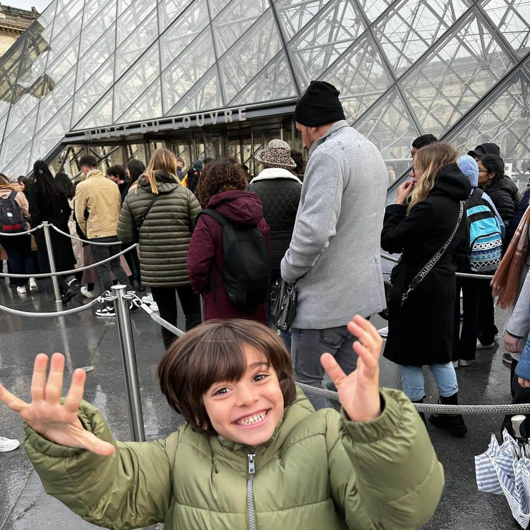 ハビエル・パストーレさんのインスタグラム写真 - (ハビエル・パストーレInstagram)「Un finde semana distinto , volviendo a un lugar mágico toda la familia ❤️. #louvre #arcdetriomphe #torreeiffel #lulurestaurant #paris」11月5日 23時13分 - flacojp27