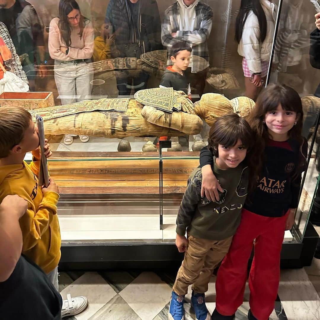 ハビエル・パストーレさんのインスタグラム写真 - (ハビエル・パストーレInstagram)「Un finde semana distinto , volviendo a un lugar mágico toda la familia ❤️. #louvre #arcdetriomphe #torreeiffel #lulurestaurant #paris」11月5日 23時13分 - flacojp27