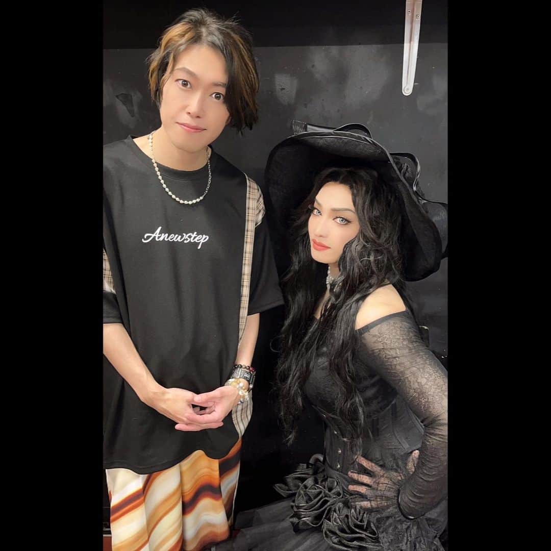 Kayaのインスタグラム：「渋谷REXさんの主催ライブ参加してきたよー！🌹✨ 久々のキンヤさんと！相変わらずお可愛いらしい💓Nimo君も8月以外で会うの珍しいので嬉しかったー！笑 そしてNimo君伴奏でTaNaちゃんが来てたよ！来年5月にFemme Fataleライブ！楽しみね🌹✨  今夜の伴奏は安心安定の菊池麻由さん🎹11/11(土) TOUR renaître 東京公演でも伴奏していただきます💓  #Kaya」