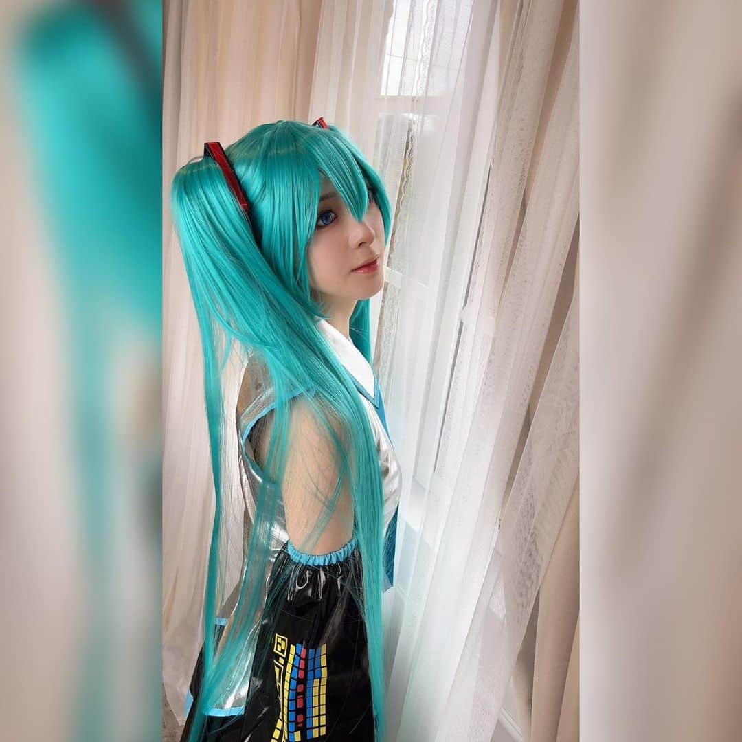 菅原りこさんのインスタグラム写真 - (菅原りこInstagram)「今年のハロウィンで挑戦したのは『初音ミク』ちゃん🩵 upしていなかったお写真をこちらに🤗🩵  撮影楽しかったな✨✨✨ #コスプレ #cosplay  #初音ミク #初音ミクコスプレ」11月5日 23時09分 - cherryfairy1123