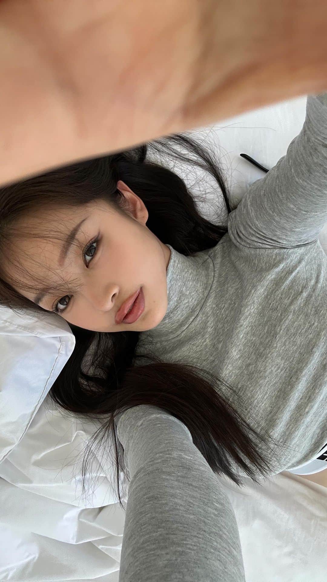 のインスタグラム：「📱Iphone 14pro selfie🤳🏻」