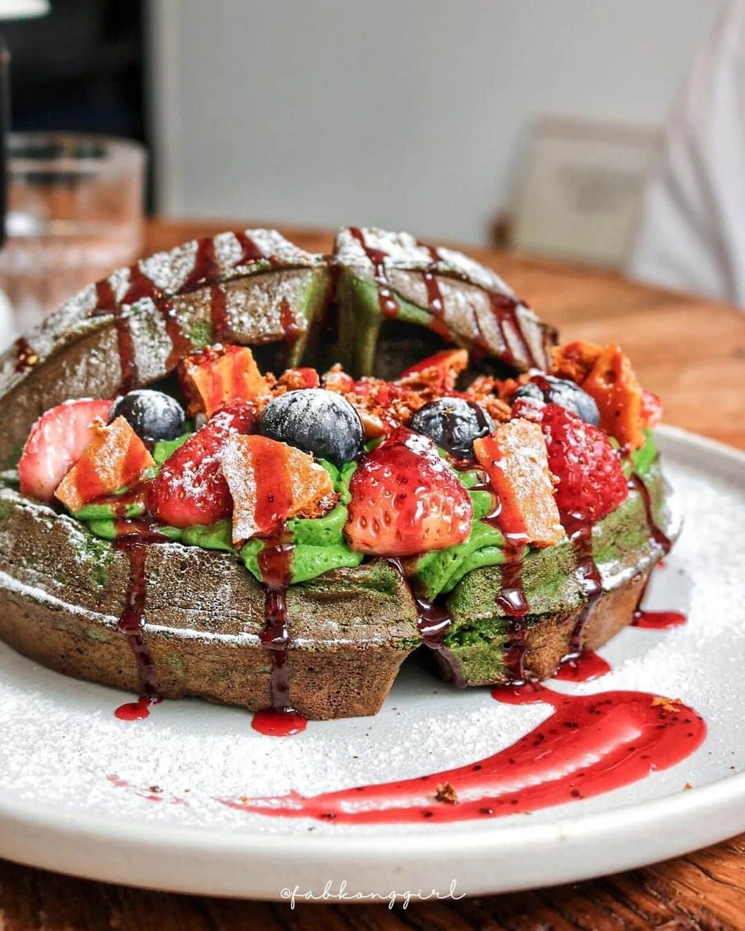 Matchæologist®さんのインスタグラム写真 - (Matchæologist®Instagram)「Indulging in #MatchaDesserts bliss, one bite at a time. 😋 Shoutout to @fabkonggirl for sharing with us this Matcha 🍓 Strawberry Party! 🎉 Hands up if you most definitely want to be a part of it! . Don’t forget to share your #MatchaCreations with us by tagging @Matchaeologist to spread the matcha love! 💚 . For premium-quality artisanal matcha 🍵, please visit Matchaeologist.com. . 👉 Click our bio link @Matchaeologist . Matchæologist® #Matchaeologist Matchaeologist.com」11月5日 23時18分 - matchaeologist