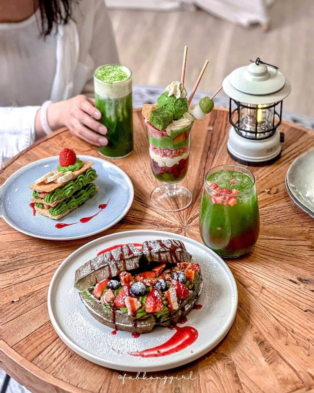 Matchæologist®さんのインスタグラム写真 - (Matchæologist®Instagram)「Indulging in #MatchaDesserts bliss, one bite at a time. 😋 Shoutout to @fabkonggirl for sharing with us this Matcha 🍓 Strawberry Party! 🎉 Hands up if you most definitely want to be a part of it! . Don’t forget to share your #MatchaCreations with us by tagging @Matchaeologist to spread the matcha love! 💚 . For premium-quality artisanal matcha 🍵, please visit Matchaeologist.com. . 👉 Click our bio link @Matchaeologist . Matchæologist® #Matchaeologist Matchaeologist.com」11月5日 23時18分 - matchaeologist