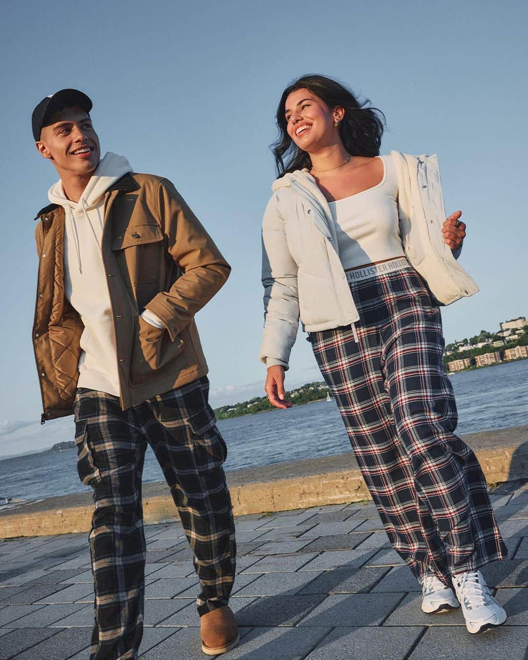 Hollister Co.さんのインスタグラム写真 - (Hollister Co.Instagram)「the 24/7 pajama pants are comfortable and they have pockets, which totally make them outdoor pants ❤️⛄️🧸😴⛸」11月5日 23時23分 - hollister