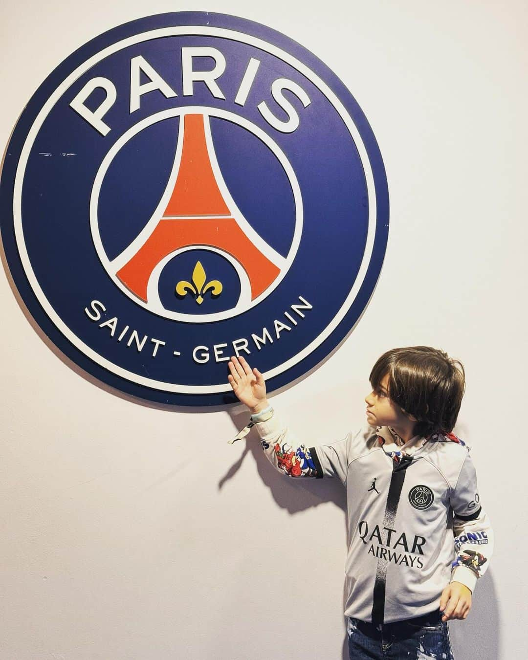 ハビエル・パストーレさんのインスタグラム写真 - (ハビエル・パストーレInstagram)「Su primera vez al PARC DES PRINCES de grande 😉❤️💙 Santiago feliz . Gracias @psg gracias @k.mbappe」11月5日 23時20分 - flacojp27