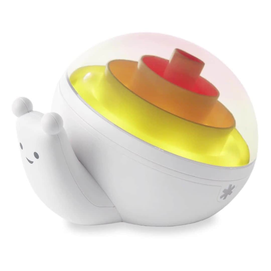 Skip Hopのインスタグラム：「Meet our Daylight Savings Lifesaver! ⏰ Keep kids' sleep scheds on track with our 3-in-1 Smart Snail Sound & Routine Machine! 🙌」