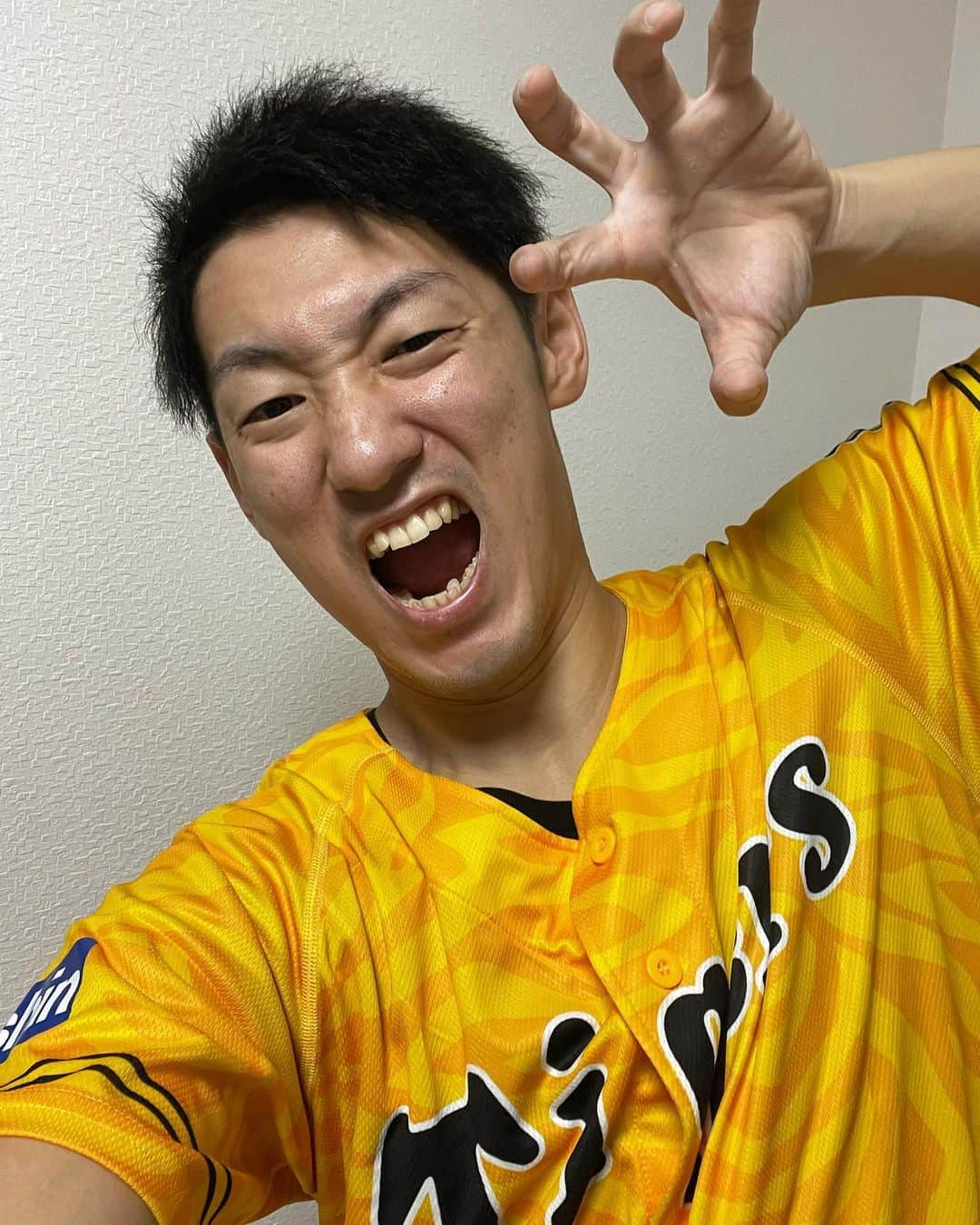 遊人のインスタグラム：「阪神タイガース🐯 そして 阪神タイガースファンの皆さん🐯 38年ぶりの日本一おめでとうございます🎉🎉  オリックスバファローズも 最後まで諦めないプレーを見せてくれて感動しました🥹  カープも 来年の日本一を目指して頑張ろう🔥🔥🔥」