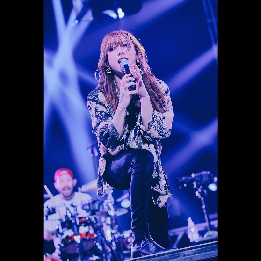 SUPERBEAVERのインスタグラム：「『バズリズム LIVE 2023』  横浜アリーナ  photo by @sotarogoto  ※写真の無断転載は禁止です。  #SUPERBEAVER #バズリズムLIVE #渋谷龍太 #柳沢亮太 #上杉研太 #藤原35才広明 @gyakutarou @yayayayanagi @kentauesugi @hiroaki_drums_superbeaver」