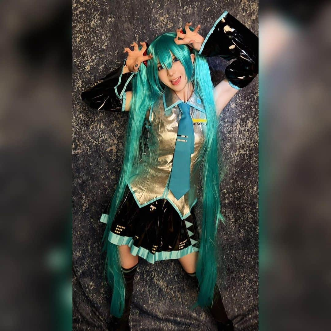 菅原りこさんのインスタグラム写真 - (菅原りこInstagram)「『初音ミク』コスプレ写真第2弾🩵  #コスプレ #cosplay  #初音ミク #初音ミクコスプレ」11月5日 23時42分 - cherryfairy1123