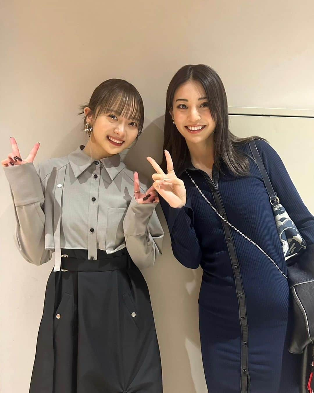 宇井優良梨さんのインスタグラム写真 - (宇井優良梨Instagram)「⁡ 【キラチャレ2023】決勝大会 ⁡ ゲストMC.ゲストモデルを務めさせて頂きました🙇🏻‍♀️✨ ⁡ 参加者の皆さまの今日までの努力、勇気、 キラキラした目と熱気に沢山のパワーを頂きました…！！ 7年前、夢に一歩近づく事ができたきっかけであるキラチャレに、 こうしてMCとして出演させて頂くことができてとても嬉しかったですし、感慨深いなあと思いました…。 ありがとうございます☺︎ ⁡ 今日一日、MCとしてご一緒させて頂いたMC KENSAKUさん、 私がキラチャレを受けたときもMCをされていて、そのKENSAKUさんとご一緒させて頂けて光栄でした、、 初めてのMCでとても緊張していたのですが、それが解けるような言葉をかけてくださって、楽しくさせて頂きました！！ ⁡ 伊藤一朗さん、MC KENSAKUさん、FAKYさん、 お写真ありがとうございました🙇🏻‍♀️✨ ⁡ なんとまりあちゃんとこはるが駆けつけてくれたのです🥺 こはると写真撮れなくてお互いに後悔、、笑 2人ともありがとう😭🫶🏼 ⁡ 思い入れのあるキラチャレのMCをさせて頂けて幸せでした☺︎ 今日は本当に素敵な経験をありがとうございました！！🙇🏻‍♀️💐 ⁡ #キラチャレ2023 #GENIC #宇井優良梨」11月5日 23時42分 - yurari722