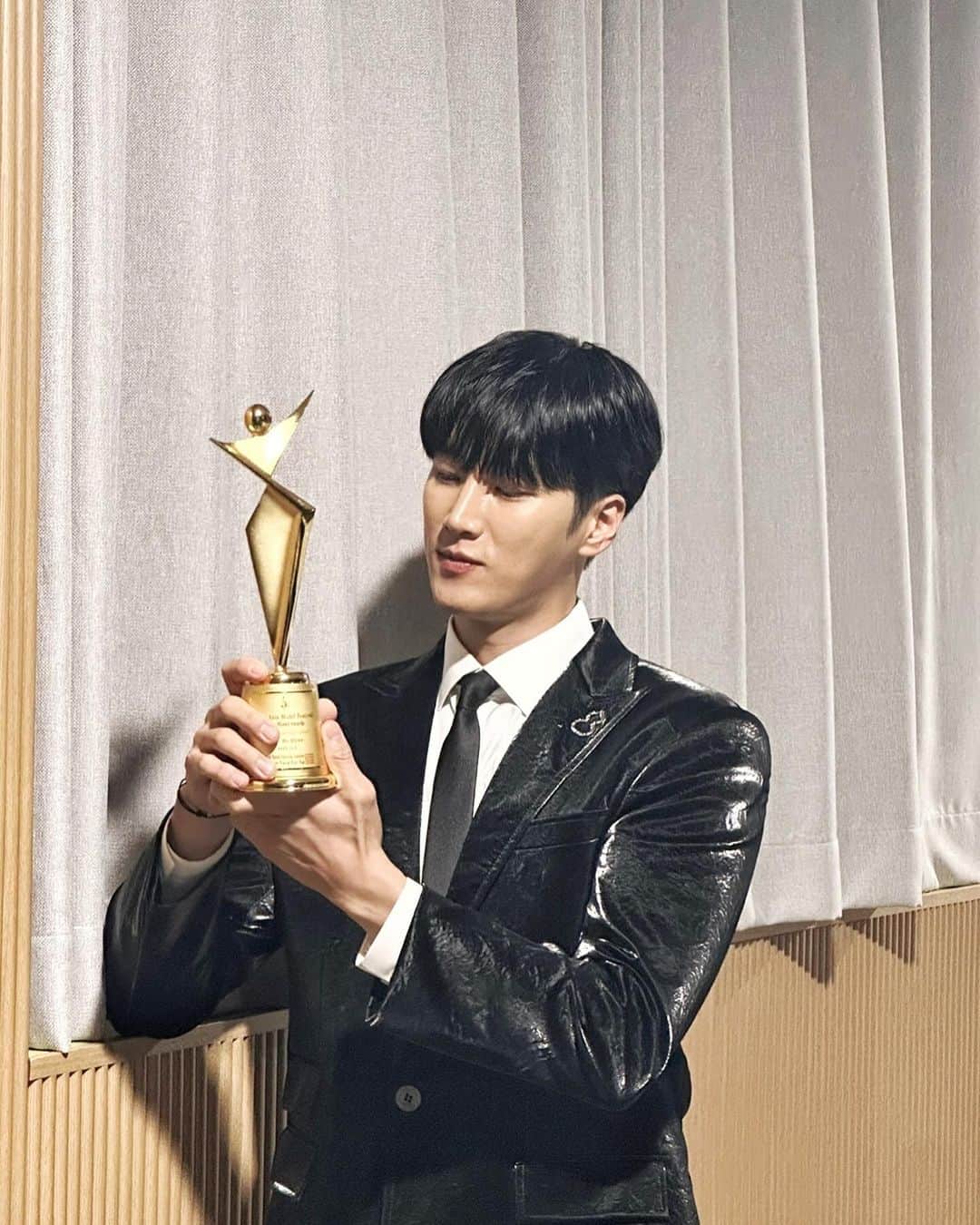 アン・ボヒョンさんのインスタグラム写真 - (アン・ボヒョンInstagram)「초심 잃지 않고 더 좋은 모습 보여드릴 수 있는 노력하는 사람이 되겠습니다. 진심으로 감사합니다.」11月5日 23時47分 - bohyunahn