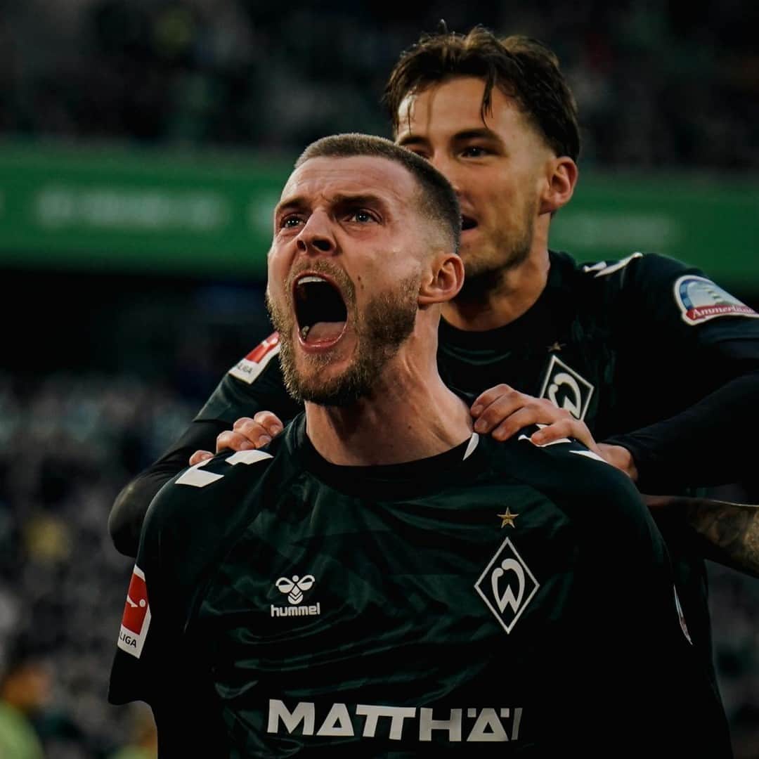 のインスタグラム：「So haben wir alle reagiert, Duckschi 💪 🎉  Schönes Freistoßtor!   ____ #werder #bremen #svw #llgw #wobsvw #ducksch」
