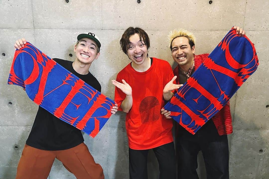 Oguriのインスタグラム：「三浦大知ライブツアー 「OVER」 ちょっと、、、これは、、、 凄い、いや、凄まじい、いや、凄まじいのレベルが違う🔥🔥🔥 最高だった！観れてよかった！ 興奮しすぎた！ あーーーおかわりしたい😭🔥 ダンサーチーム全員めちゃくちゃカッコよくて一瞬も目が離せないっす❤️‍🔥 バンドメンバーのサウンドも最高すぎてクーーーっ🤤ってなりまくってました！ みなさんどうか最後まで怪我なく走り抜けてください！！！🔥」