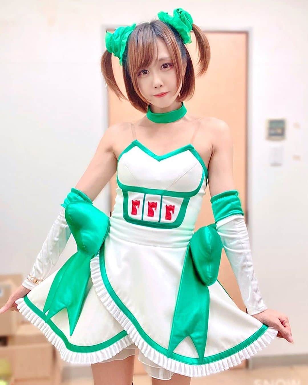 杉絵里香のインスタグラム：「スロ子の衣装着てお仕事した時の🎰✨ . . #スロ子 #ぱちイベ #コスプレ  #衣装  #イベントコンパニオン  #ハーフツイン  #杉絵里香」
