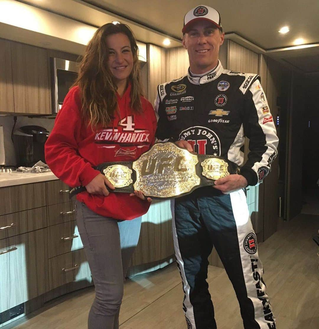 ミーシャ・テイトさんのインスタグラム写真 - (ミーシャ・テイトInstagram)「Today is the final race for my friend @kevinharvick and no matter what happens I want to say thank you for all the great memories.  For introducing me to the world of @nascar and for managing me & supporting me in my fight journey!   It’s been one hell of a ride! Your last race is today, my next fight is December 2nd and then we celebrate your retirement! Do WORK today Kevin!   #4thewin #kevinharvick #nascar #phoenix #racing #mma #khi #bittersweet #retirement」11月6日 0時22分 - mieshatate